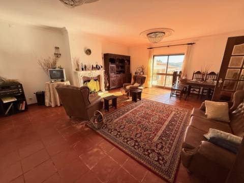 Moradia individual com anexos, piscina, armazéns e terreno - Landal