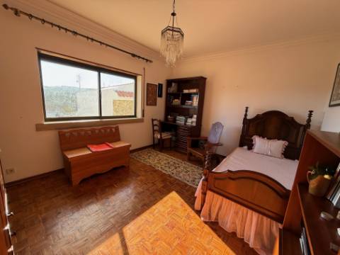 Moradia individual com anexos, piscina, armazéns e terreno - Landal