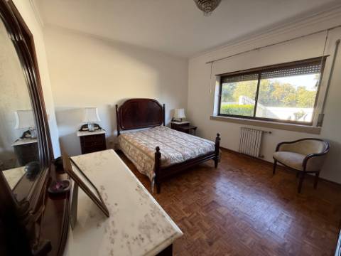 Moradia individual com anexos, piscina, armazéns e terreno - Landal