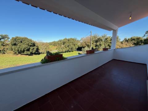 Moradia individual com anexos, piscina, armazéns e terreno - Landal