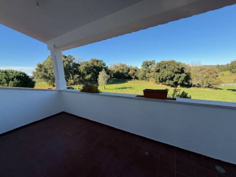 Moradia individual com anexos, piscina, armazéns e terreno - Landal