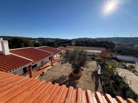 Moradia individual com anexos, piscina, armazéns e terreno - Landal