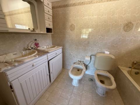 Moradia individual com anexos, piscina, armazéns e terreno - Landal