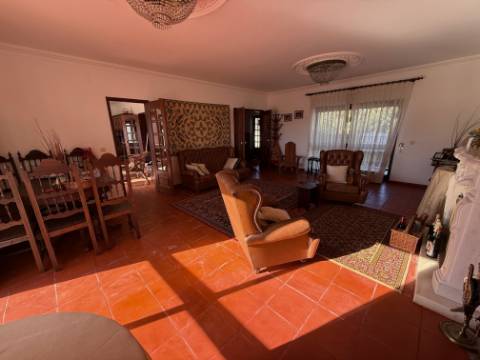 Moradia individual com anexos, piscina, armazéns e terreno - Landal