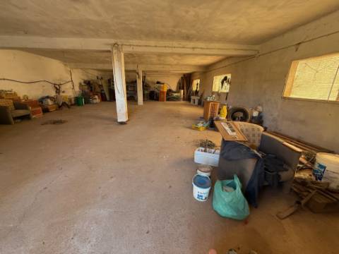 Moradia individual com anexos, piscina, armazéns e terreno - Landal