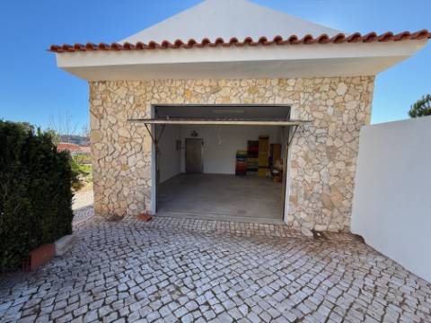 Moradia individual com anexos, piscina, armazéns e terreno - Landal