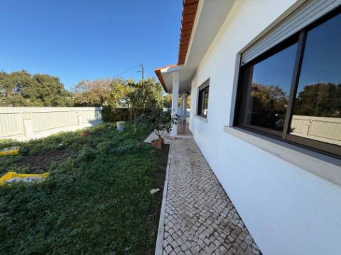 Moradia individual com anexos, piscina, armazéns e terreno - Landal