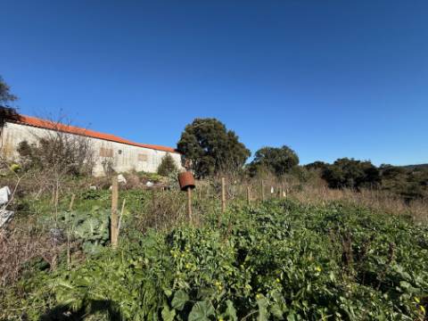 Moradia individual com anexos, piscina, armazéns e terreno - Landal