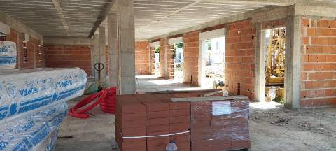 Moradia T3 - Térrea com piscina e jardim