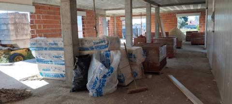 Moradia T3 - Térrea com piscina e jardim