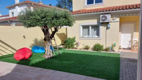 Excelente moradia individual T4 na zona calma da Ortigosa