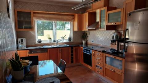 Excelente moradia individual T4 na zona calma da Ortigosa