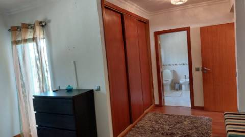 Excelente moradia individual T4 na zona calma da Ortigosa