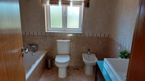 Excelente moradia individual T4 na zona calma da Ortigosa