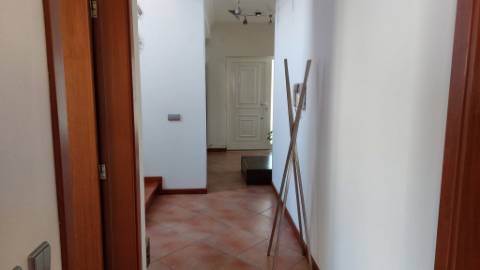 Excelente moradia individual T4 na zona calma da Ortigosa