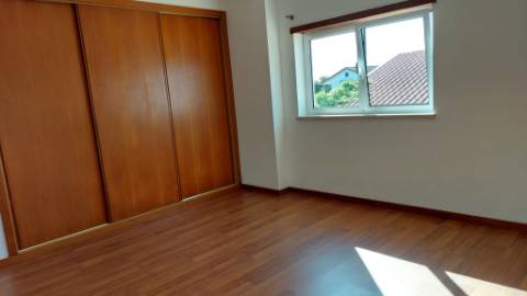 Excelente moradia individual T4 na zona calma da Ortigosa