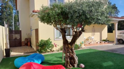 Excelente moradia individual T4 na zona calma da Ortigosa