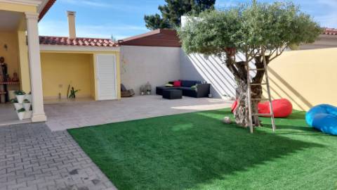 Excelente moradia individual T4 na zona calma da Ortigosa