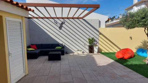 Excelente moradia individual T4 na zona calma da Ortigosa