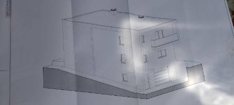 Moradia T4 de linhas modernas em fase de construção