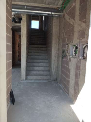 Moradia T4 de linhas modernas em fase de construção