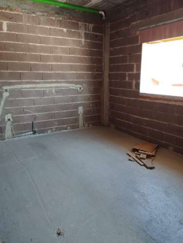 Moradia T4 de linhas modernas em fase de construção