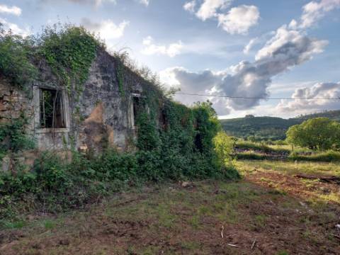Terreno com ruína - local sossegado e vistas fantásticas