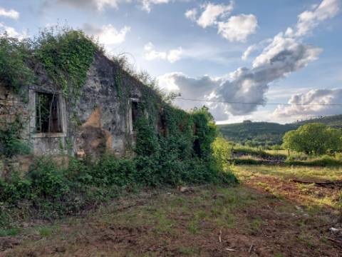 Terreno com ruína - local sossegado e vistas fantásticas