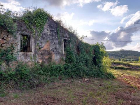 Terreno com ruína - local sossegado e vistas fantásticas