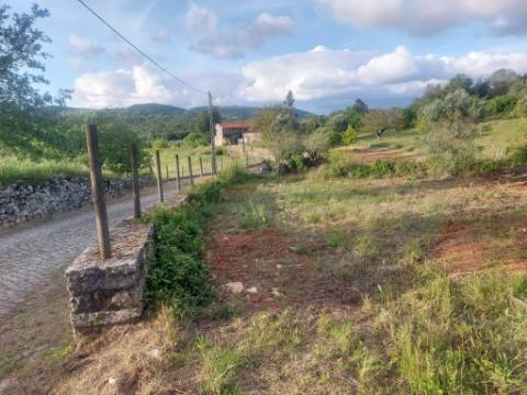 Terreno com ruína - local sossegado e vistas fantásticas