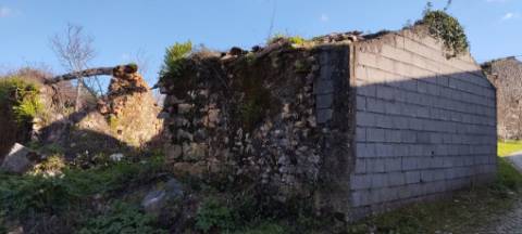 Terreno com ruína - local sossegado e vistas fantásticas