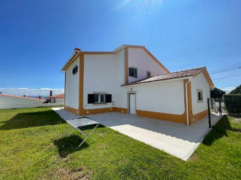 Moradia T4 com garagem e jardim - Salir do Porto, Costa da Prata