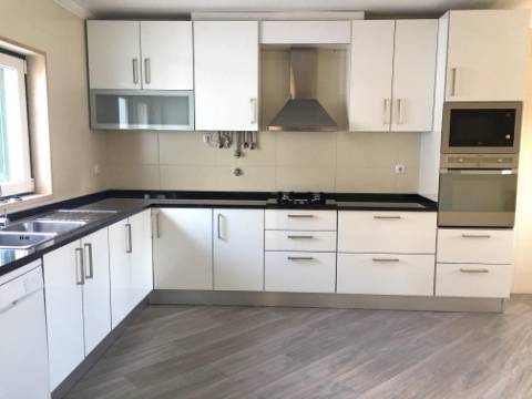 Moradia T4 com garagem e jardim - Salir do Porto, Costa da Prata