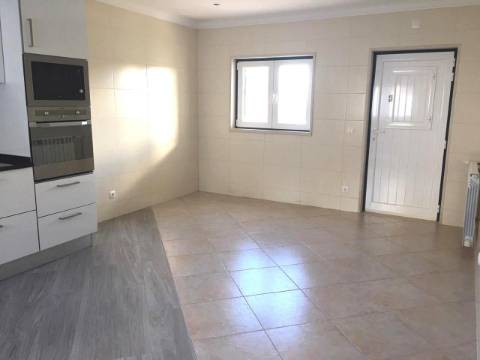 Moradia T4 com garagem e jardim - Salir do Porto, Costa da Prata