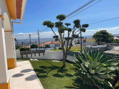 Moradia T4 com garagem e jardim - Salir do Porto, Costa da Prata