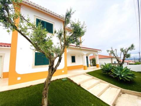 Moradia T4 com garagem e jardim - Salir do Porto, Costa da Prata