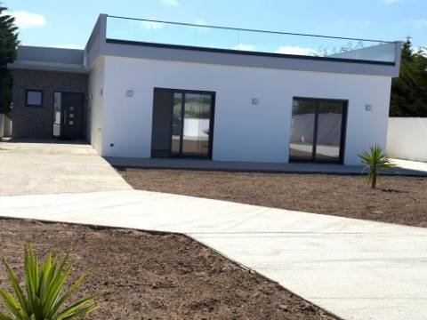 Moradia nova T3 com terreno junto do mar - Serra do Bouro, Caldas da Rainha