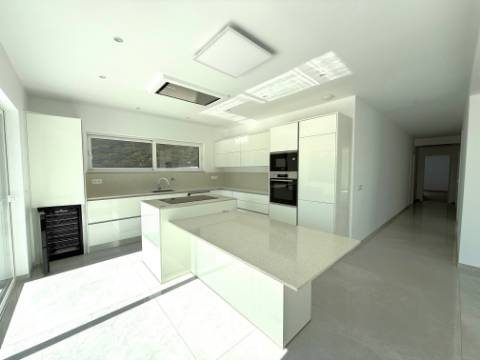 Moradia nova T3 com terreno junto do mar - Serra do Bouro, Caldas da Rainha