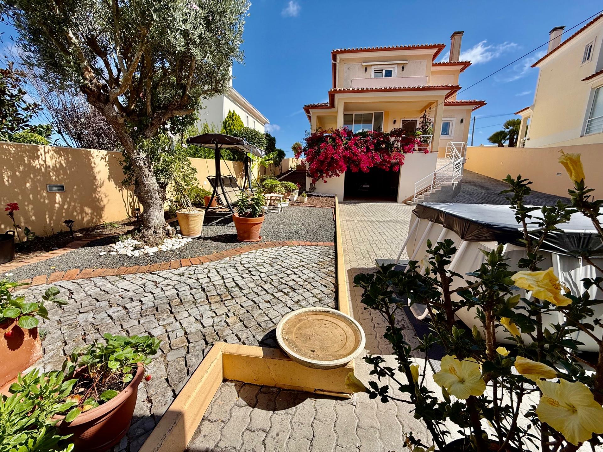 Moradia T3+1 com garagem, anexo e jardim a 3,5 kms de Óbidos - Costa da Prata