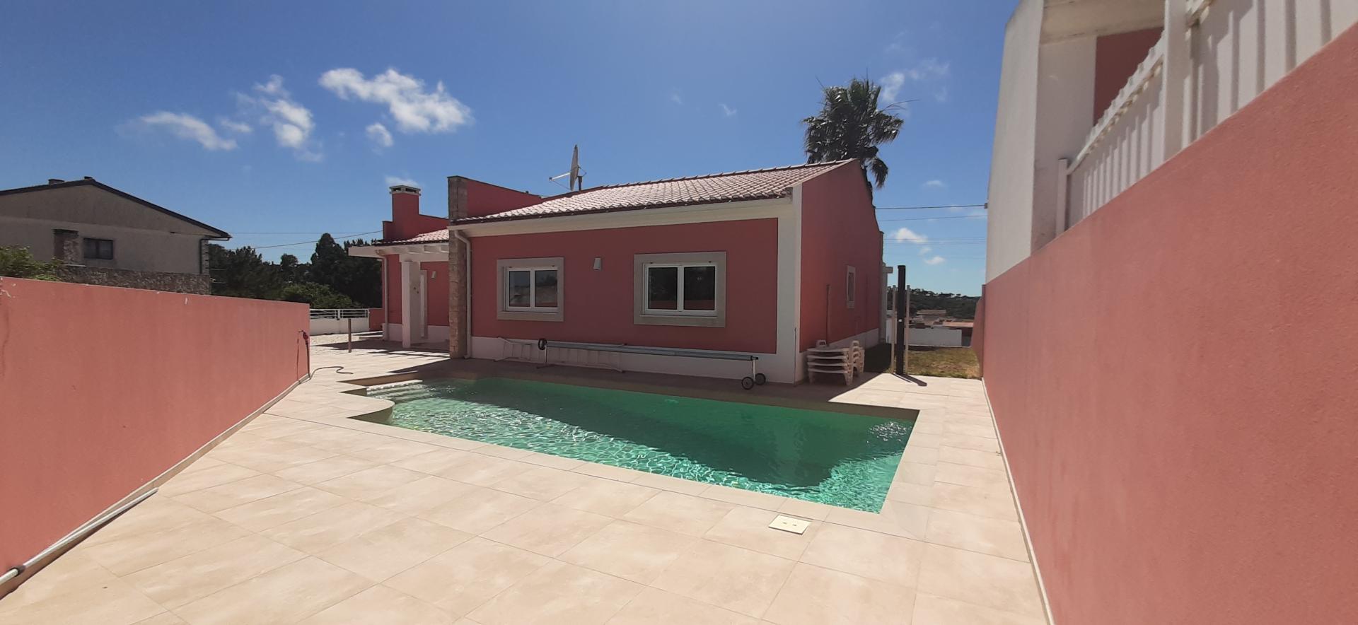 MORADIA TERREA DE 3 QUARTOS COM PISCINA PERTO DE CALDAS DA RAINHA