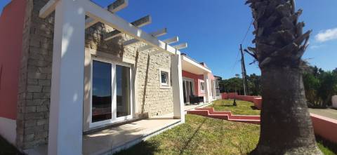 MORADIA TERREA DE 3 QUARTOS COM PISCINA PERTO DE CALDAS DA RAINHA