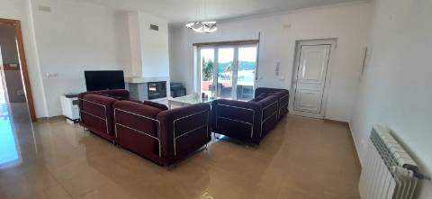 MORADIA TERREA DE 3 QUARTOS COM PISCINA PERTO DE CALDAS DA RAINHA