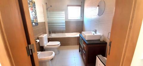 MORADIA TERREA DE 3 QUARTOS COM PISCINA PERTO DE CALDAS DA RAINHA