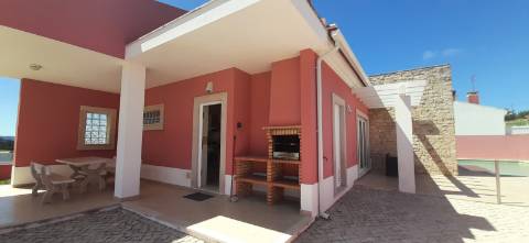 MORADIA TERREA DE 3 QUARTOS COM PISCINA PERTO DE CALDAS DA RAINHA