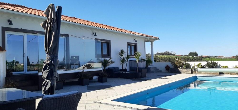 MAGNIFICA MORADIA DE 5 QUARTOS COM VISTAS SOBRE CAMPO E MAR