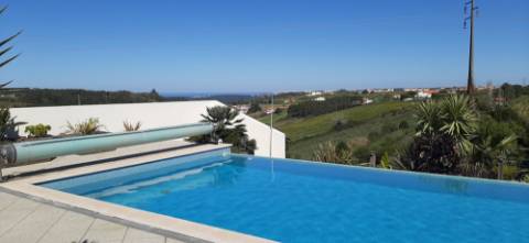 MAGNIFICA MORADIA DE 5 QUARTOS COM VISTAS SOBRE CAMPO E MAR