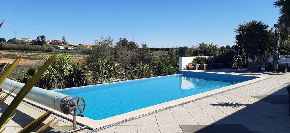 MAGNIFICA MORADIA DE 5 QUARTOS COM VISTAS SOBRE CAMPO E MAR