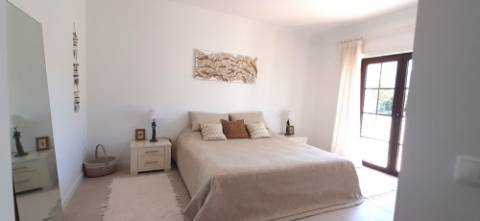 MAGNIFICA MORADIA DE 5 QUARTOS COM VISTAS SOBRE CAMPO E MAR