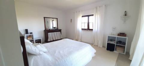 MAGNIFICA MORADIA DE 5 QUARTOS COM VISTAS SOBRE CAMPO E MAR