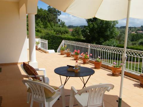 MORADIA TRADICIONAL PORTUGUESA COM PISCINA E VISTAS DESLUMBRANTES